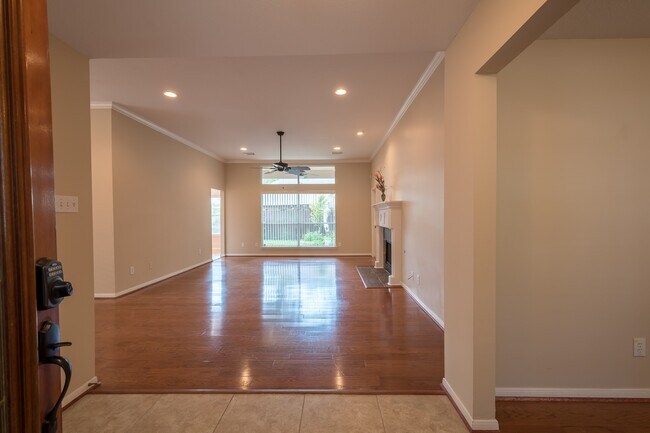Building Photo - 16015 Lausanne Dr