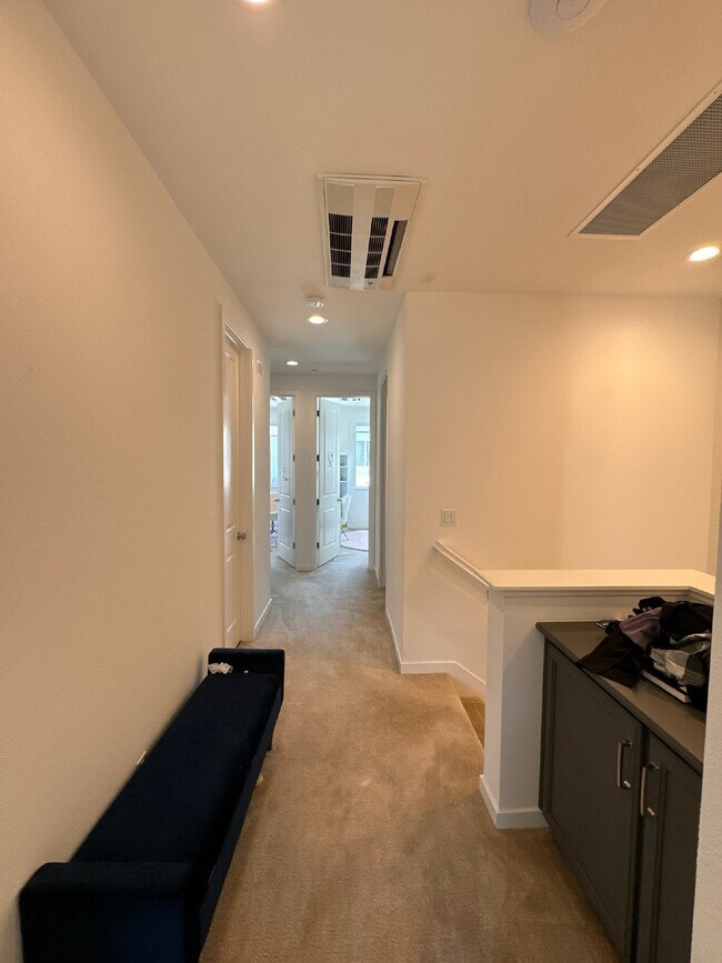 Building Photo - Stunning 4 Bed Plus Office, 3.5 Bathroom Townhome Walking Distance to Bart