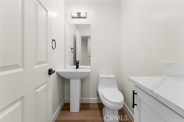 Building Photo - 902 S Hert St