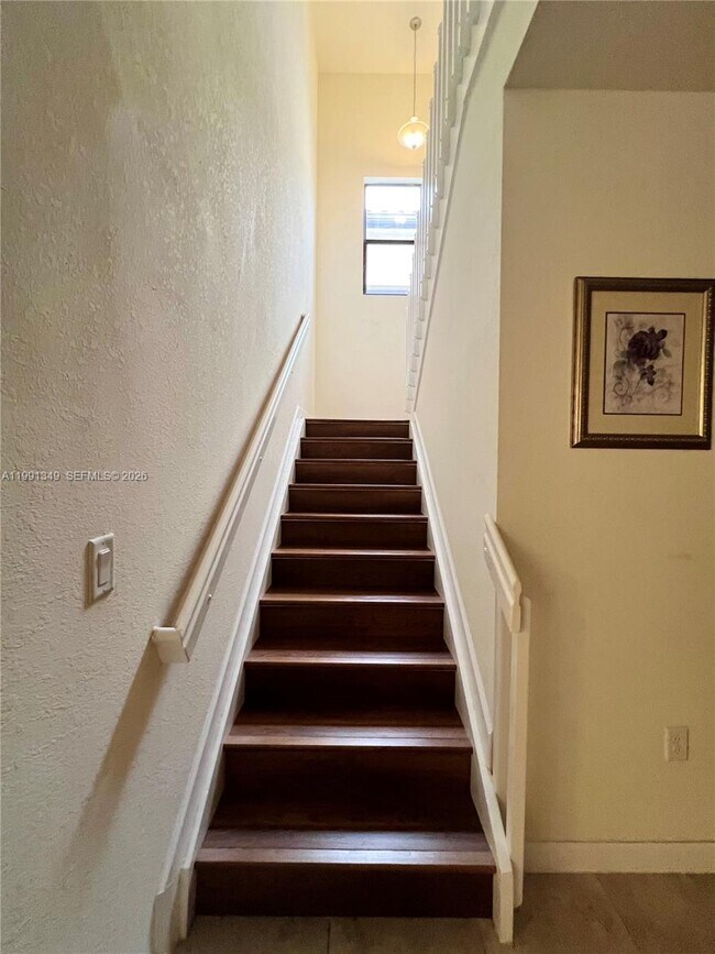 Building Photo - 422 SE 34th Terrace