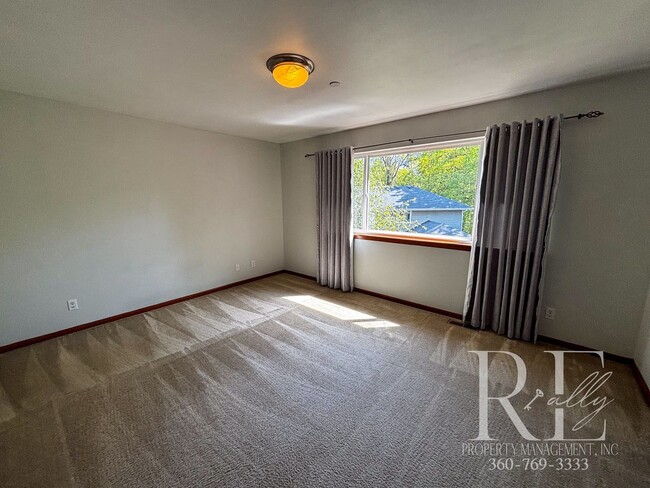 Building Photo - Spacious 3-Bedroom Home in Desirable Manet...