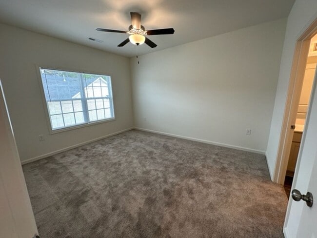 Building Photo - Townhouse / Whitsett