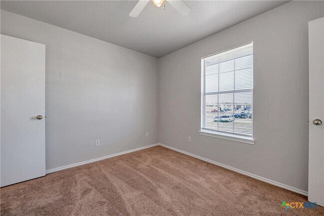 Building Photo - 5808 Greengate Dr
