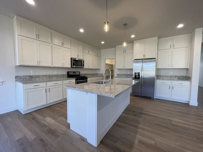 Building Photo - Beautiful 4 Bedroom, 3.5 Bathroom Home in Prescott Ranch!