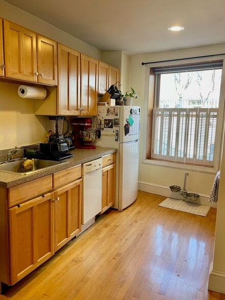 Building Photo - 46 Hull St