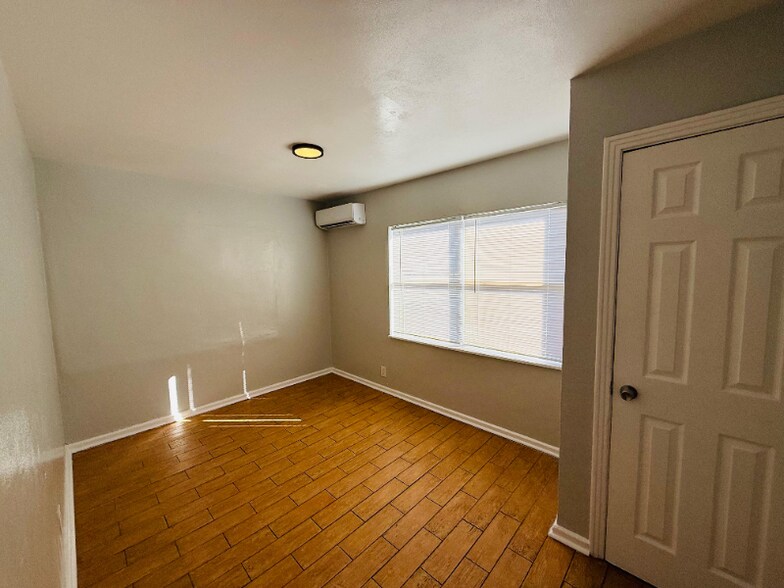 Building Photo - 761 22nd Ave S