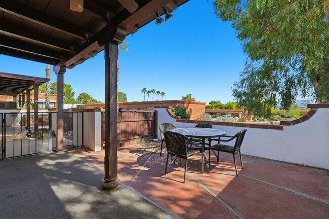 Building Photo - Charming Furnished, 55+ Community in Green Valley!