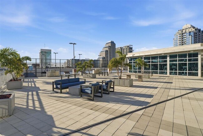 Building Photo - 150 E Robinson St