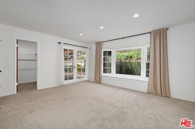 Building Photo - 5942 Paseo Cyn Dr
