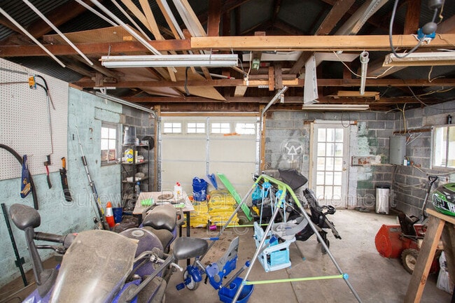 Building Photo - 20 Coates St
