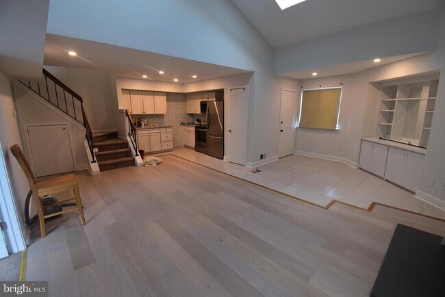 Building Photo - 4002 Tracy Ct