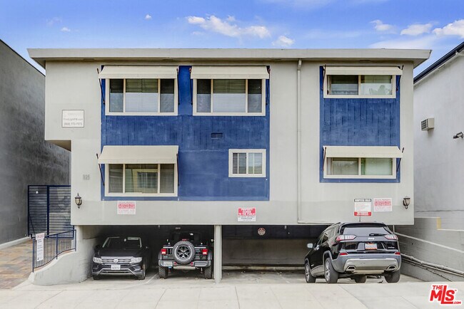 Building Photo - 925 N Curson Ave