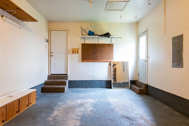 Building Photo - Awesome ranch home in Farmgate Subdivision