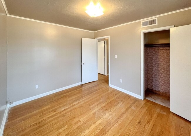 Building Photo - Charming Home Near 15th & Boulevard