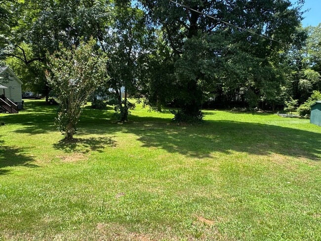 Building Photo - Price just reduced & Move-in ready!