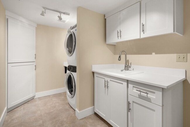 Building Photo - 3bd/3.5ba Mercer Island Home