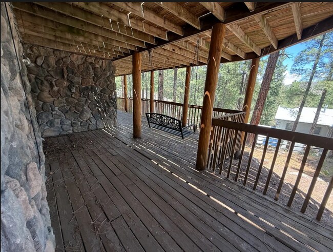 Building Photo - 228 Maple Dr