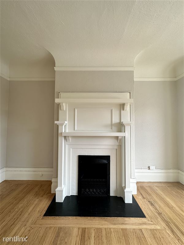 Building Photo - TOP FLOOR FLAT|SPACIOUS AND SUNNY|CALTRAIN...