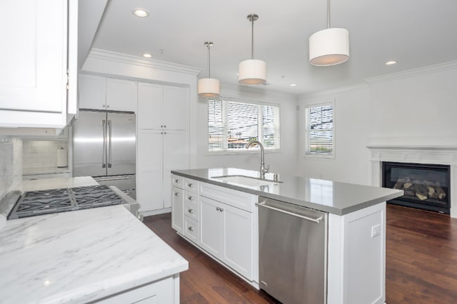 Building Photo - 7716 Ivanhoe Ave