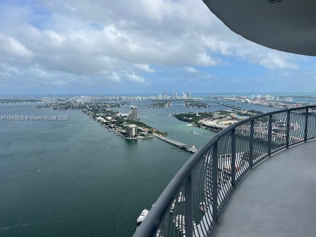 Building Photo - 1750 N Bayshore Dr