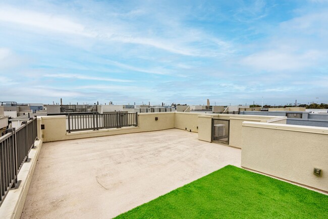 Building Photo - Lighthouse Community 4 Bedroom Home - Ocea...