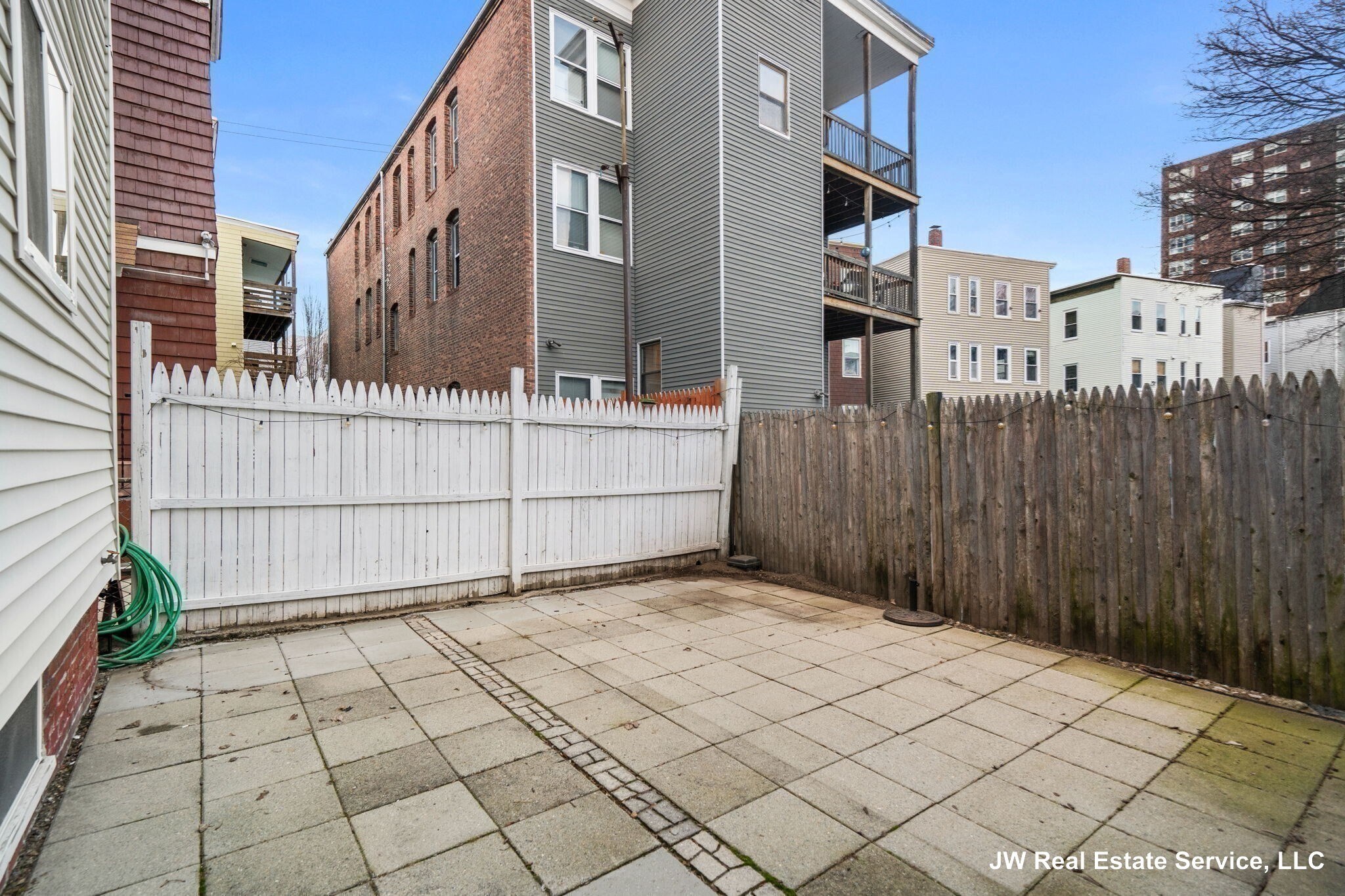 Building Photo - 6 Oakland St