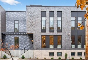 Building Photo - 215 N Sarah St
