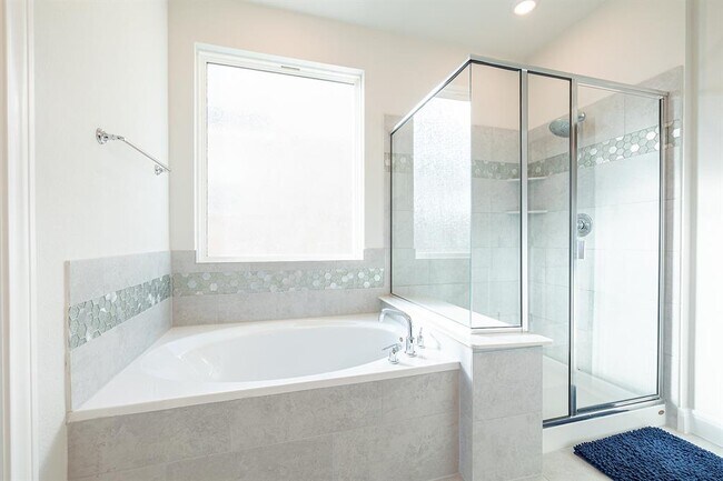 Building Photo - 2117 Prairie Oaks Dr