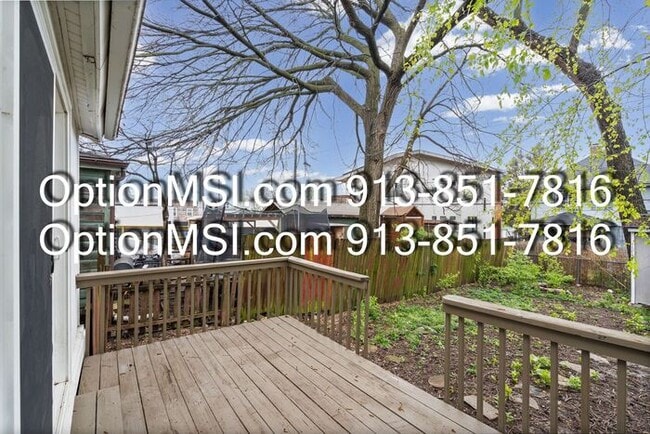 Building Photo - West Plaza!!!