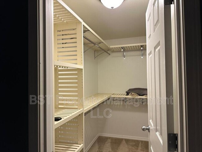 Building Photo - 6913 Owl Dr SE