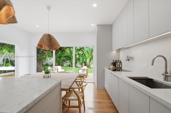 Building Photo - 753 NE 82nd Terrace