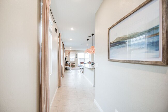 Building Photo - Lovely Single Family 4 bedroom for rent!