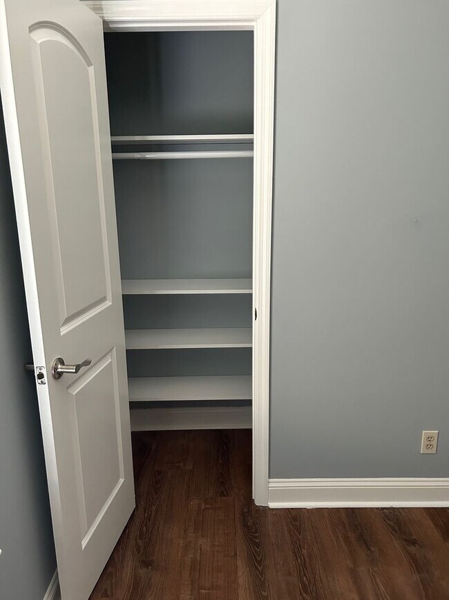 Building Photo - Forest Ridge off Middleground Road