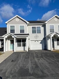 Building Photo - Gorgeous 3 bedroom 2.5 bath with one stall detached garage and fenced in backyard for rent!