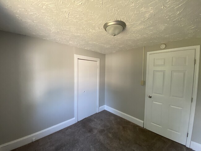 Building Photo - 351 Manor St