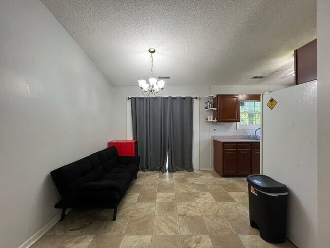 Building Photo - Cozy 3 Bedroom, 1.5 Bath Home in Brynn Marr