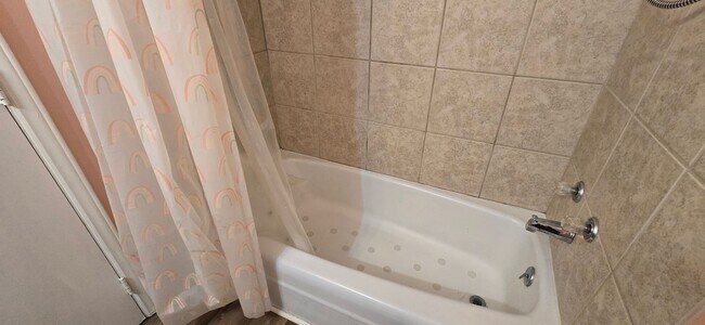 Building Photo - 5023 Hampshire Dr