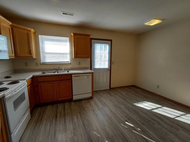 Building Photo - 24950 Scenic Dr