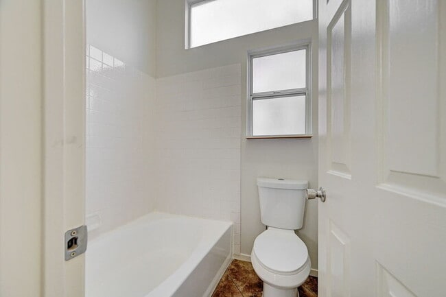 Building Photo - 1813 Lyell Canyon Ln