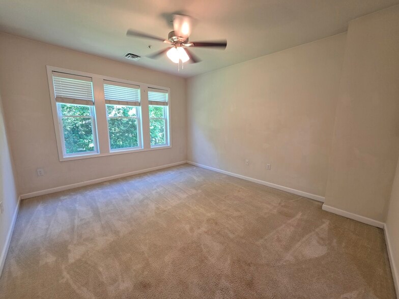 Building Photo - 130 Trotter Rd