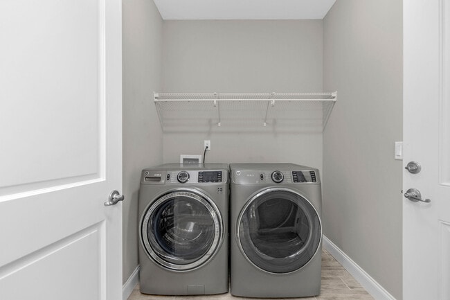 Building Photo - 702 Shady Ln Dr