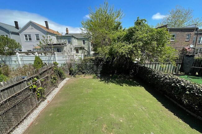 Building Photo - 41 E 48th St