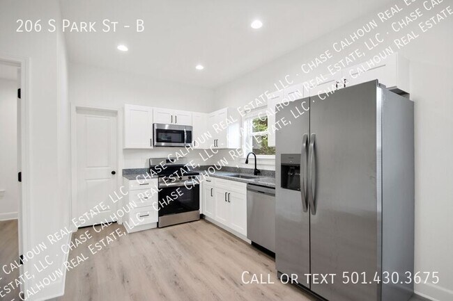 Building Photo - 206 S Park St