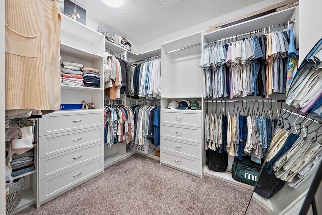 Building Photo - 12514 Gross Pointe Dr