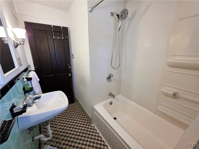 Building Photo - 5358 W Lake Rd