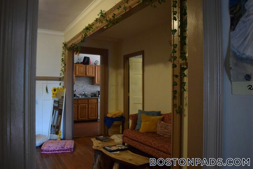 Building Photo - 448 Park Dr
