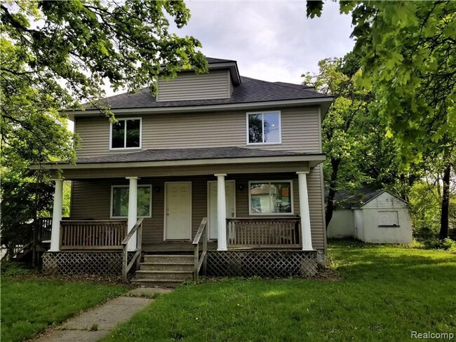 Primary Photo - NEWLY RENOVATED PONTIAC UNIT FOR LEASE!