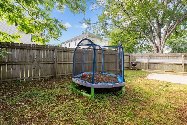 Building Photo - Spacious 4-Bedroom Home with First-Floor S...