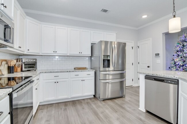 Building Photo - Haynes Station - 4 Bedroom 2.5 Bath