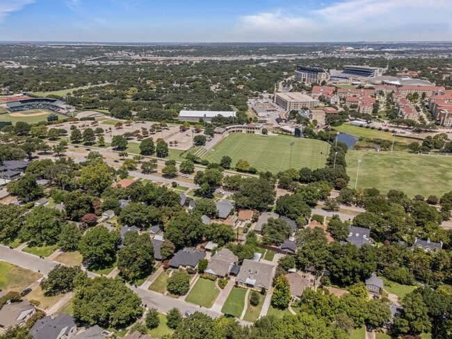 Building Photo - TCU-3518 Westcliff Rd